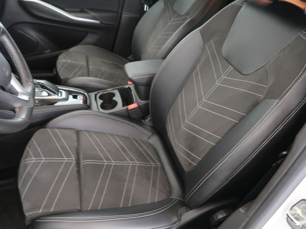 Opel Grandland SUV / Terénní 1,6 l 147 kw
