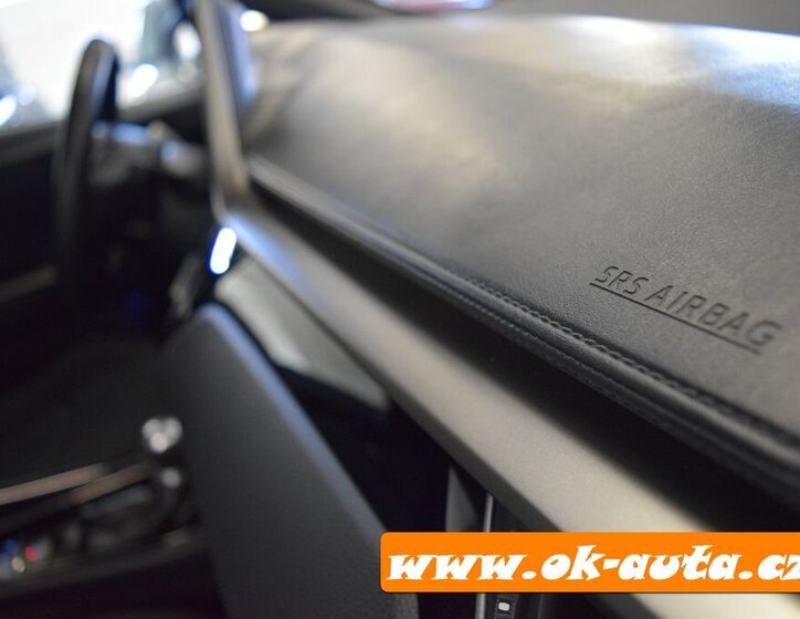 Toyota C-HR Hatchback 1,8 l 0