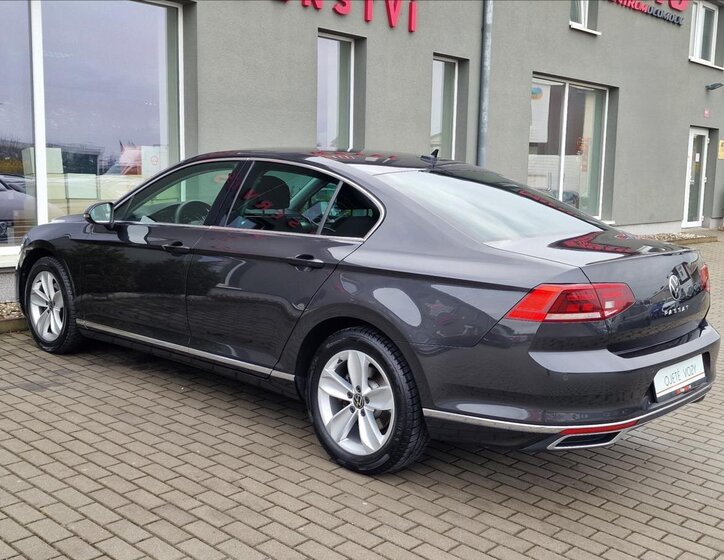 Volkswagen Passat Sedan / Limuzína 2,0 l 147 kw