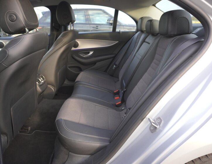 Mercedes-Benz Třídy E Sedan 2,0 l 180 kw