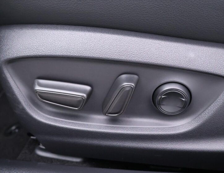 Toyota Camry Sedan / Limuzína 2,5 l 131 kw