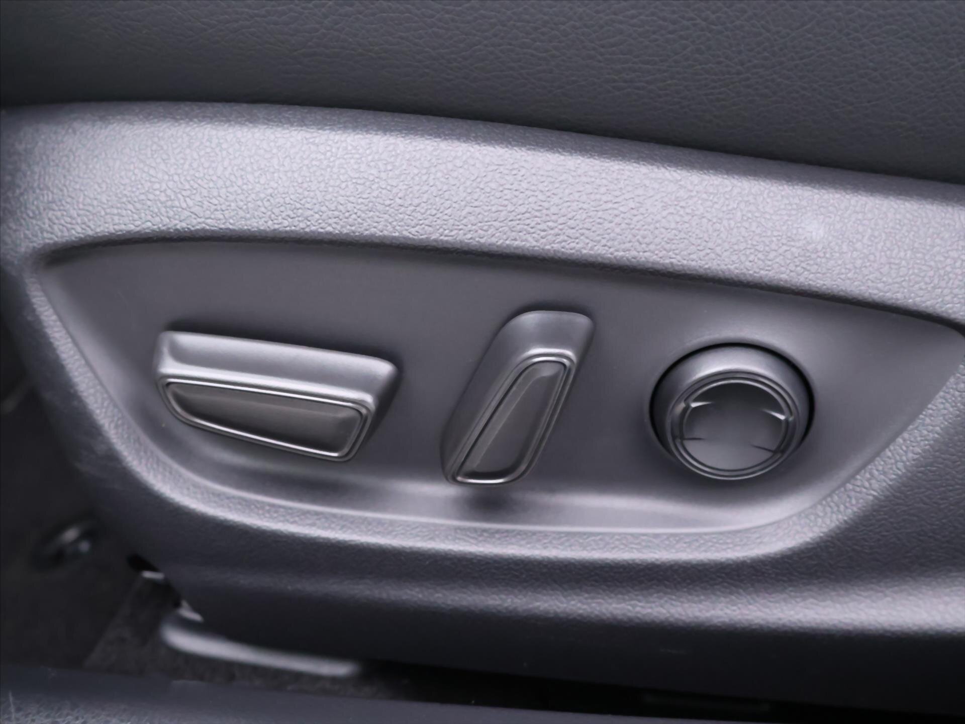 Toyota Camry Sedan / Limuzína 2,5 l 131 kw