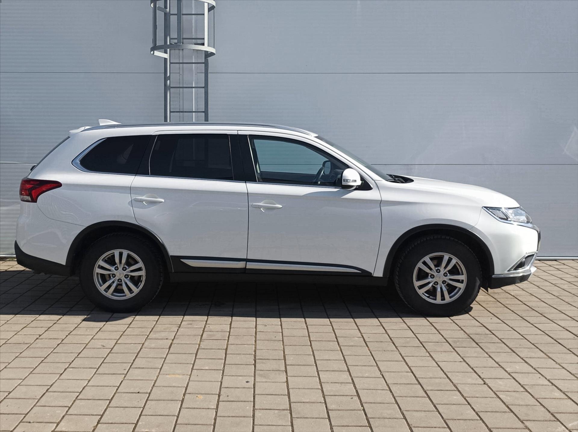 Mitsubishi Outlander SUV 1,9 l 110 kw