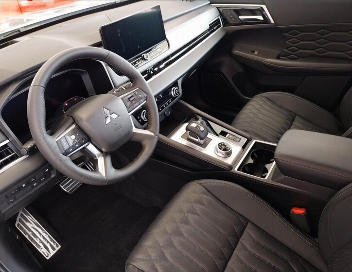 Mitsubishi Outlander SUV / Terénní 2,4 l 225 kw