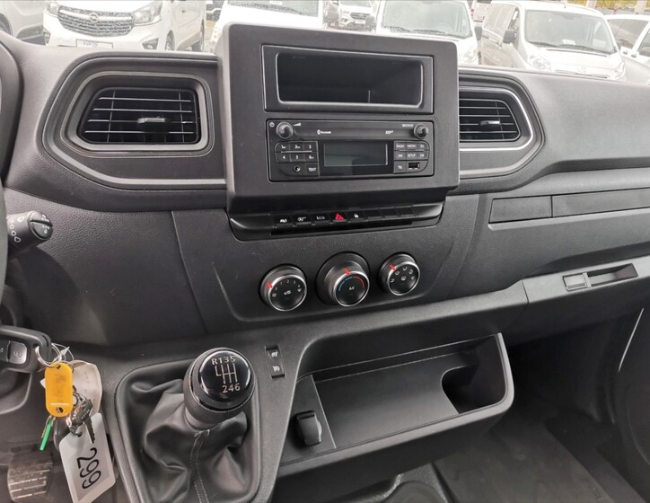 Renault Master 9