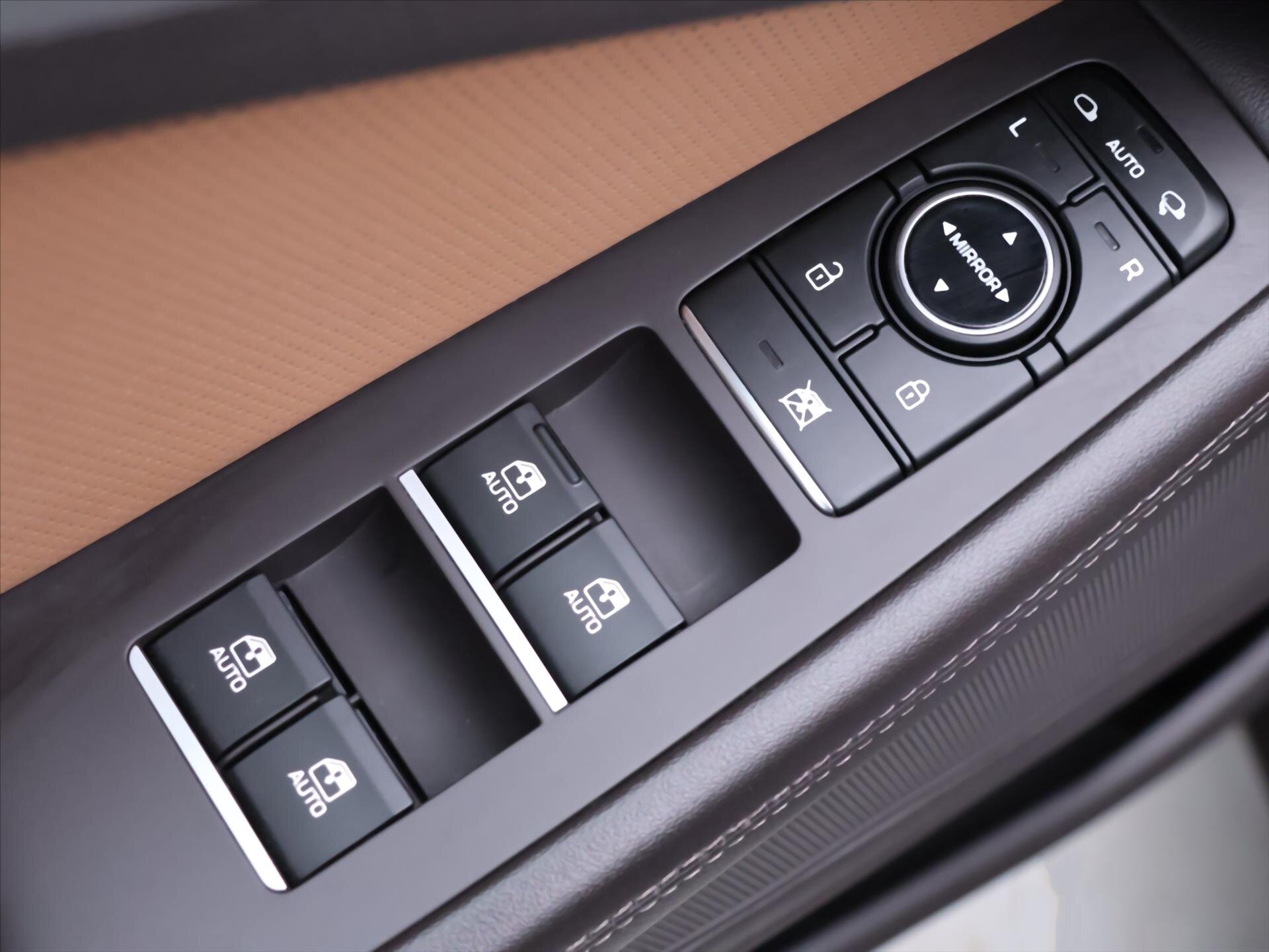 Hyundai Genesis Sedan / Limuzína 3,8 l 232 kw