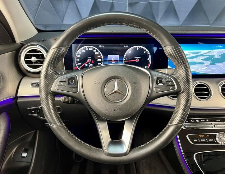 Mercedes-Benz Třídy E 12