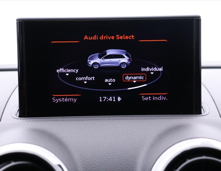 Audi S3 Hatchback 2,0 l 221 kw