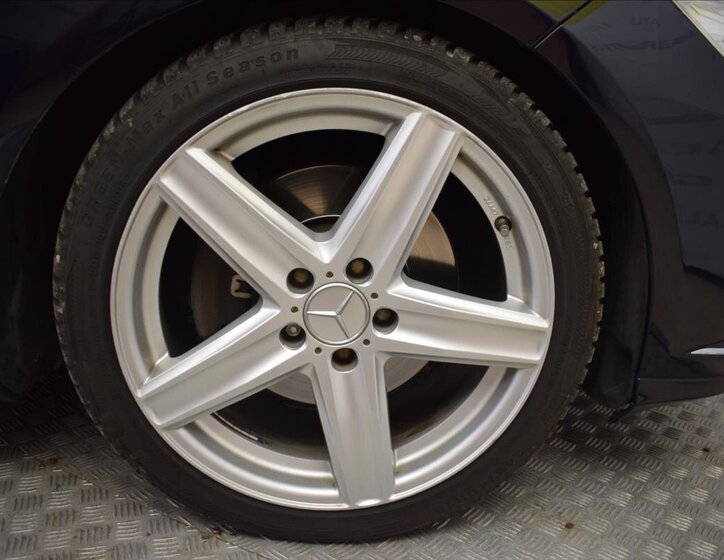 Mercedes-Benz Třídy E Sedan 3,0 l 170 kw