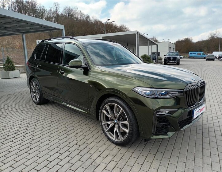 BMW X7 SUV / Terénní 4,4 l 390 kw
