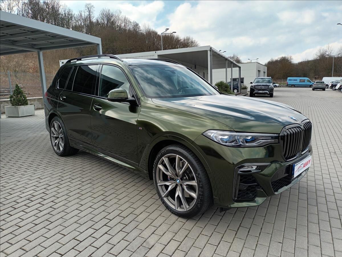 BMW X7 SUV / Terénní 4,4 l 390 kw