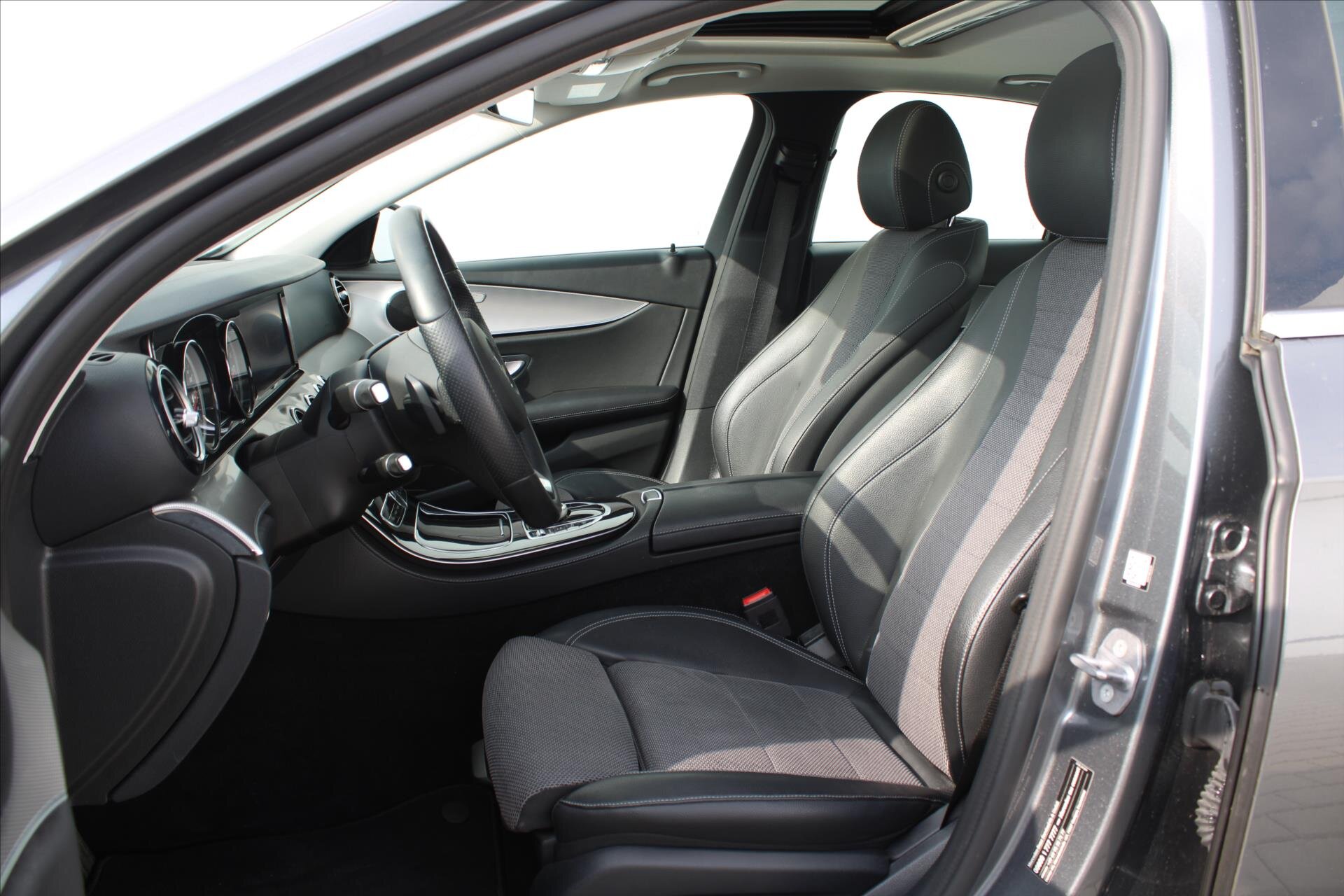 Mercedes-Benz Třídy E Sedan / Limuzína 2,0 l 155 kw