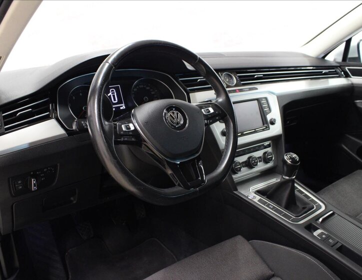 Volkswagen Passat 10