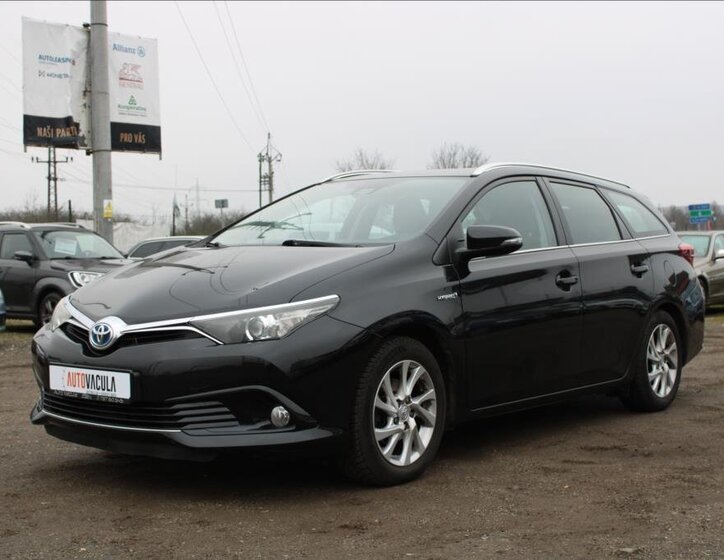 Toyota Auris 1
