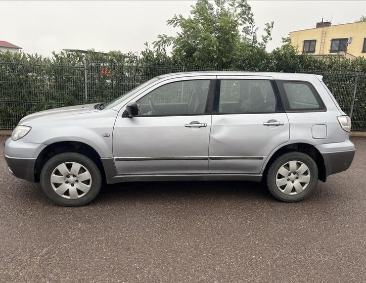 Mitsubishi Outlander 4