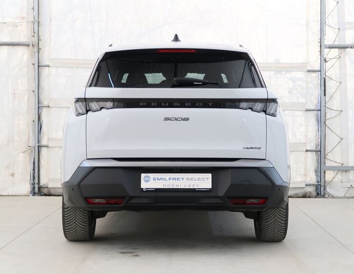 Peugeot 5008 SUV 1,2 l 100 kw