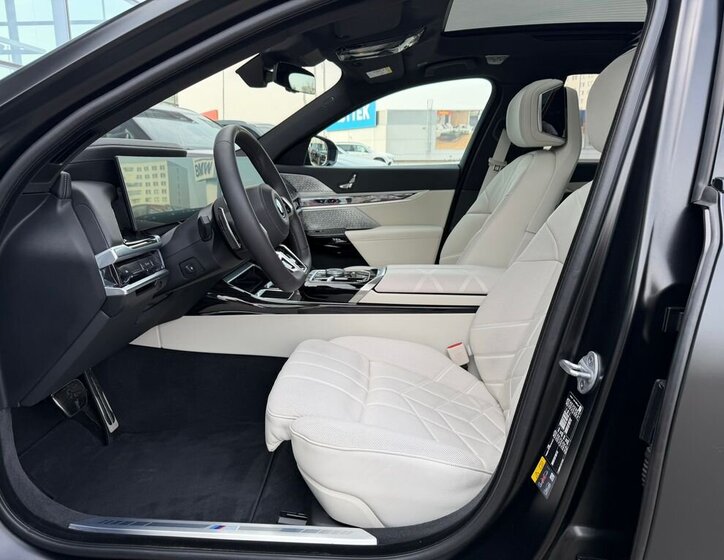 BMW Řada 7 Sedan / Limuzína 3,0 l 360 kw