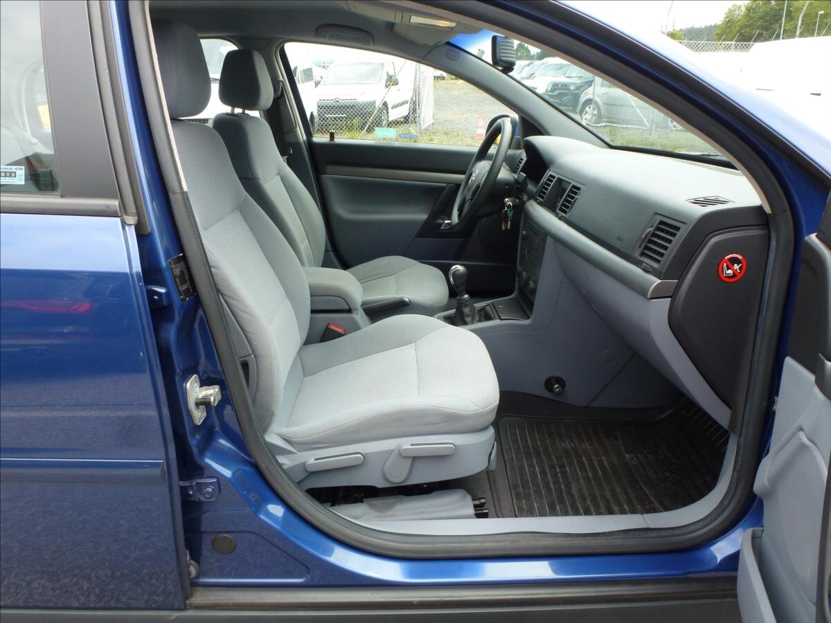 Opel Vectra Sedan / Limuzína 1,8 l 90 kw