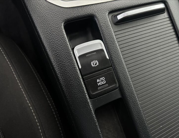 Volkswagen Passat Sedan / Limuzína 1,4 l 110 kw