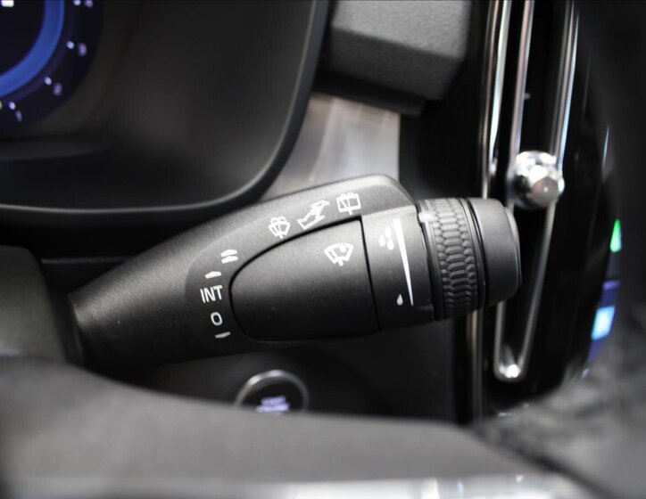 Volvo XC40 Kombi 2,0 l 145 kw