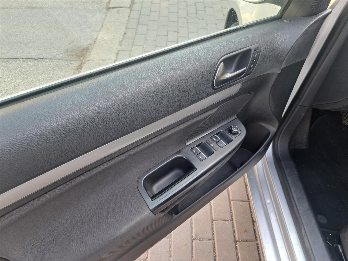 Volkswagen Golf Kombi 1,6 l 77 kw