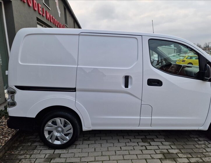 Nissan NV200 43