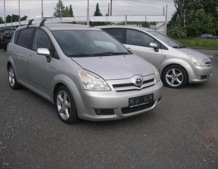 Toyota Corolla Verso 2