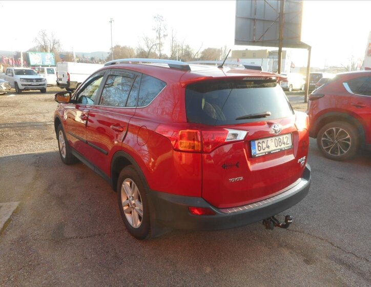 Toyota RAV4 SUV 2,0 l 111 kw