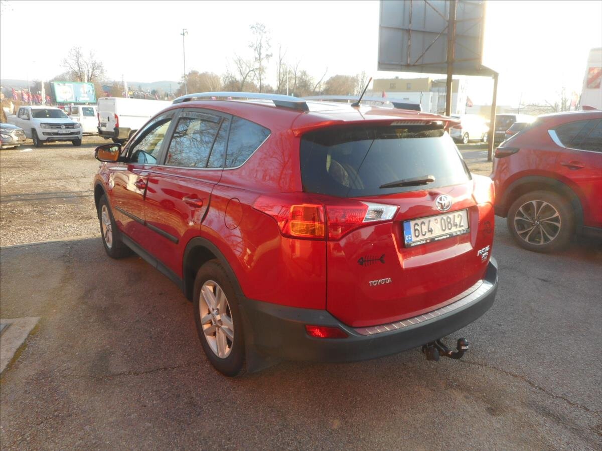 Toyota RAV4 SUV 2,0 l 111 kw