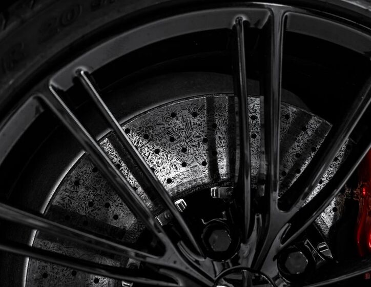 Aston Martin Vanquish 21