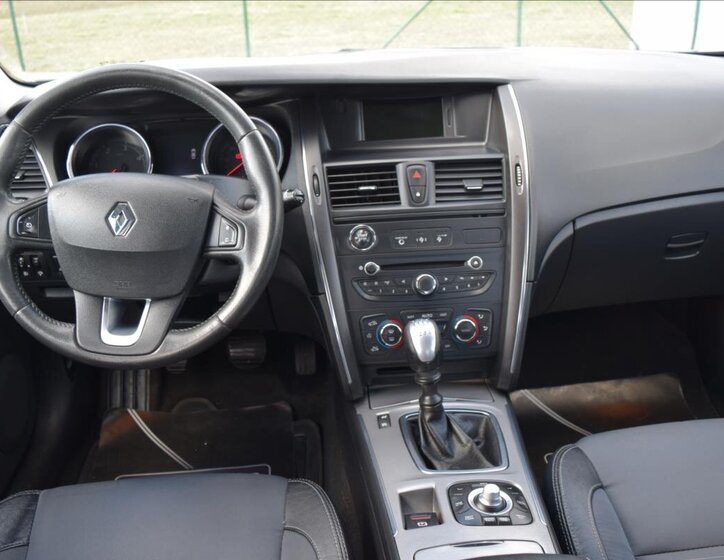 Renault Latitude Sedan / Limuzína 2,0 l 110 kw