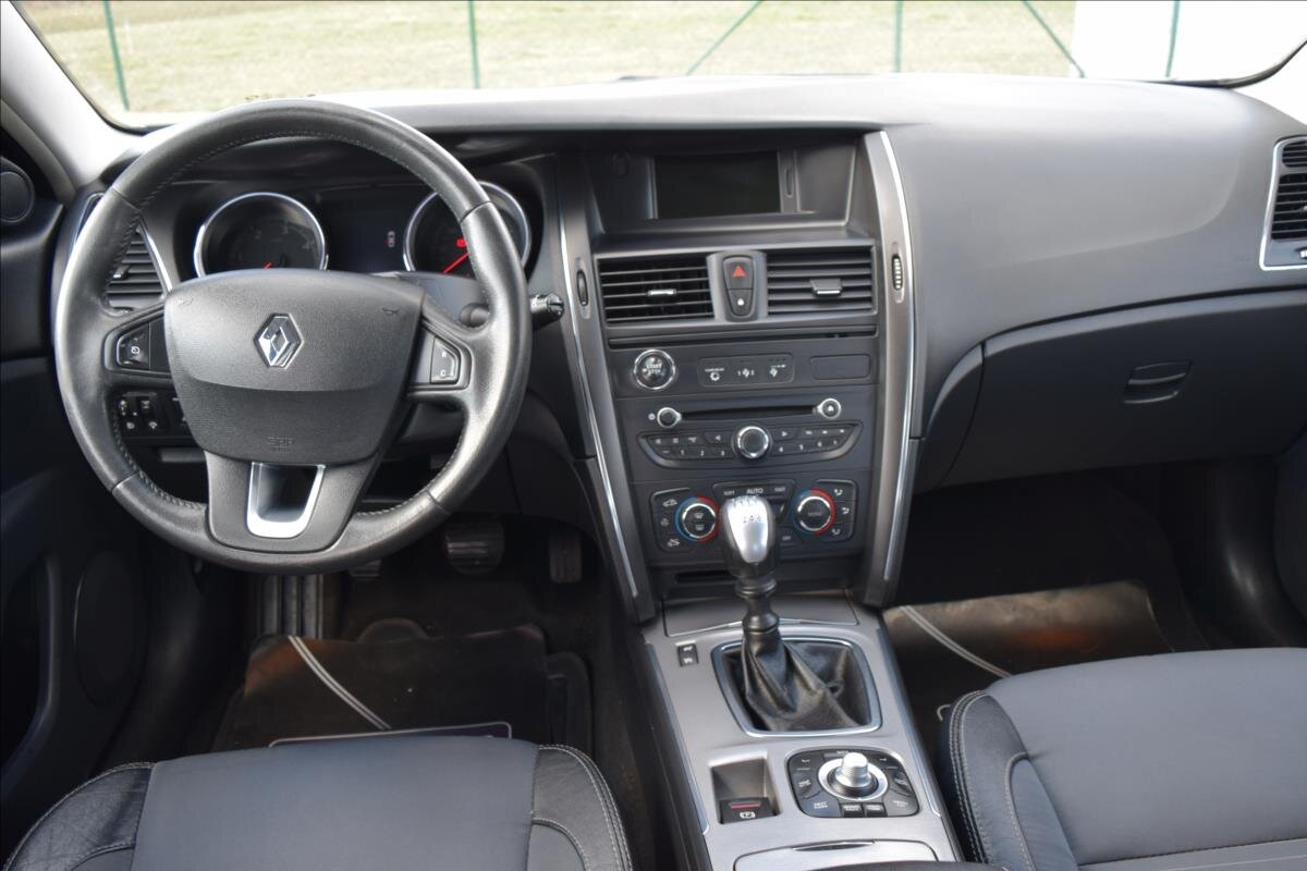 Renault Latitude Sedan / Limuzína 2,0 l 110 kw