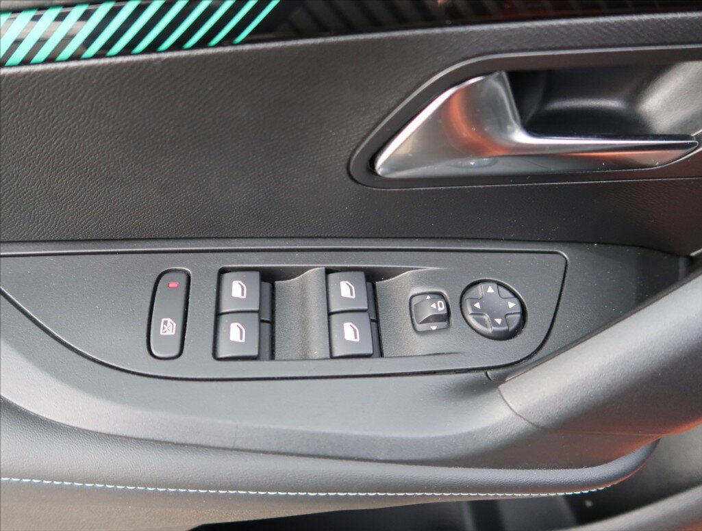 Peugeot 2008 Hatchback 1,2 l 96 kw