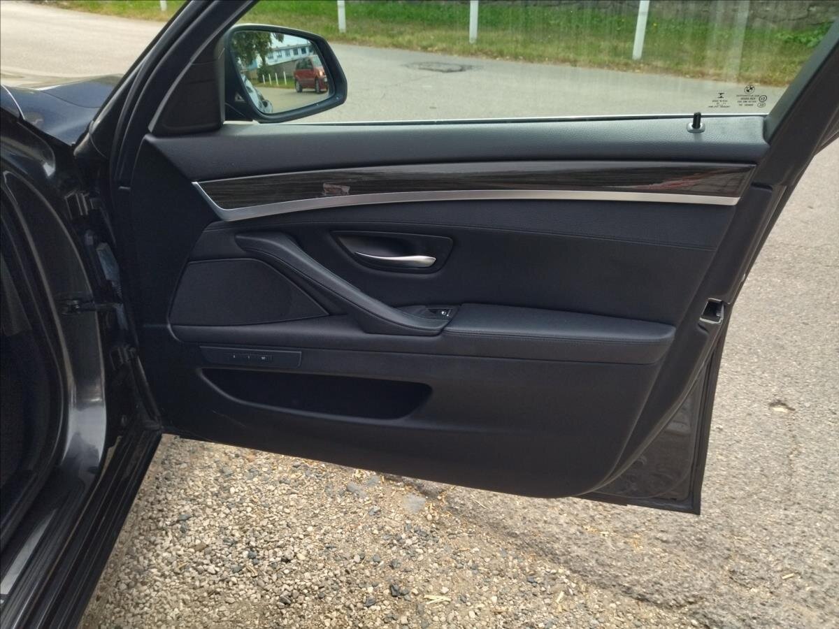 BMW Řada 5 Kombi 3,0 l 190 kw