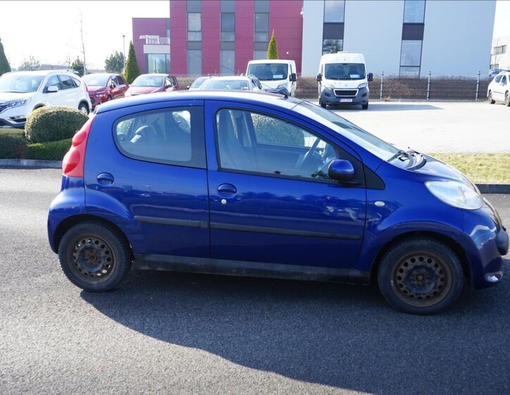 Peugeot 107 Hatchback 998,0 50 kw