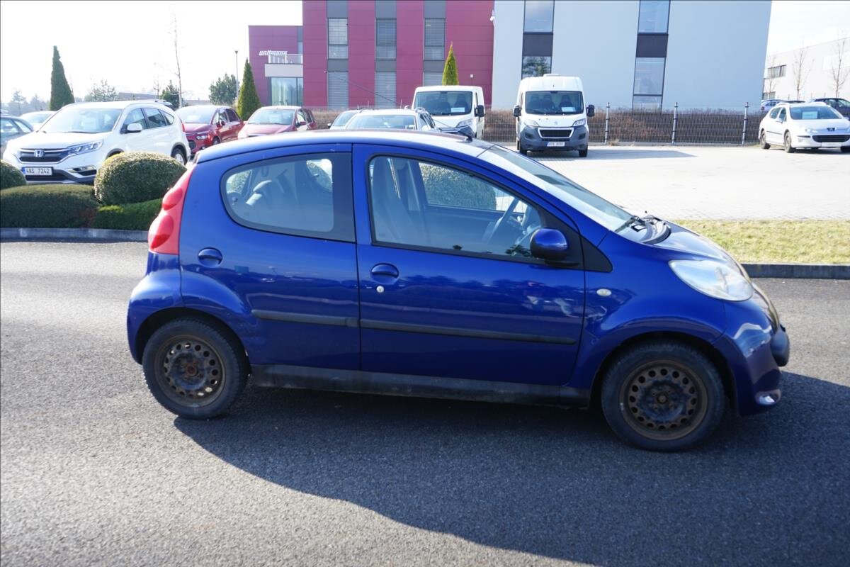 Peugeot 107 Hatchback 998,0 50 kw