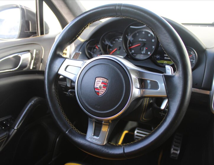 Porsche Cayenne SUV 4,8 l 397 kw