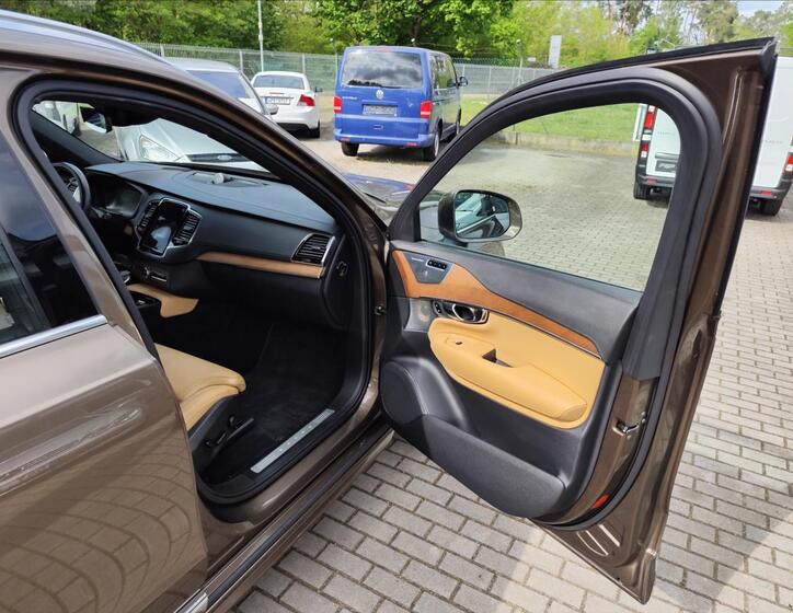 Volvo XC90 29