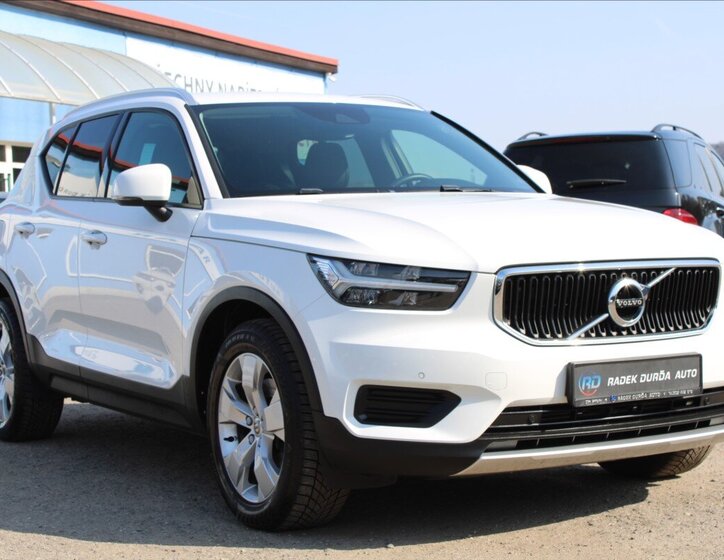Volvo XC40 SUV / Terénní 2,0 l 140 kw