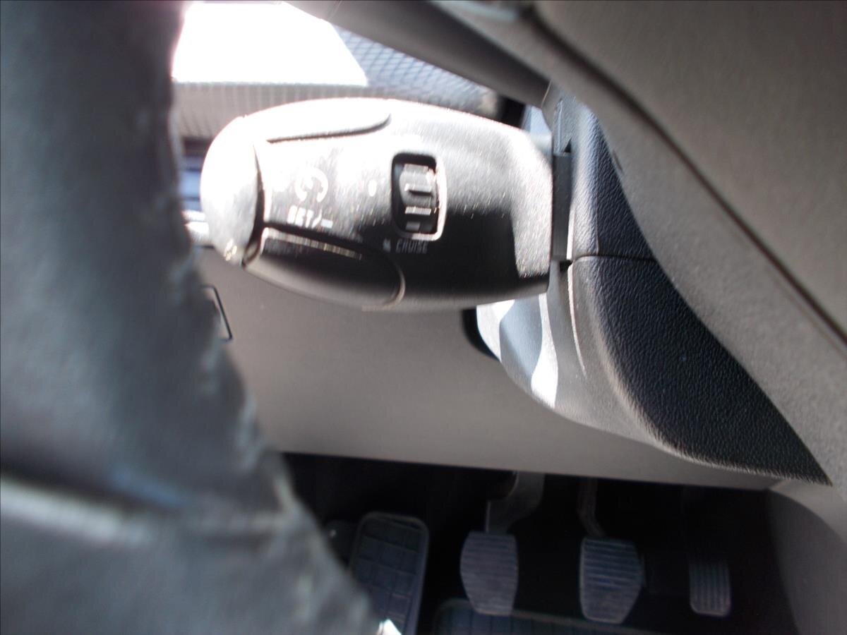 Peugeot 208 Hatchback 1,2 l 60 kw