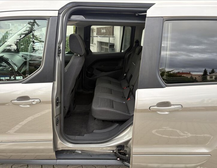 Ford Tourneo Connect 9