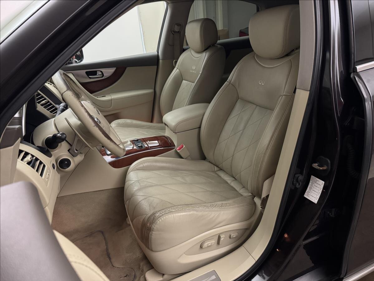 Infiniti FX37