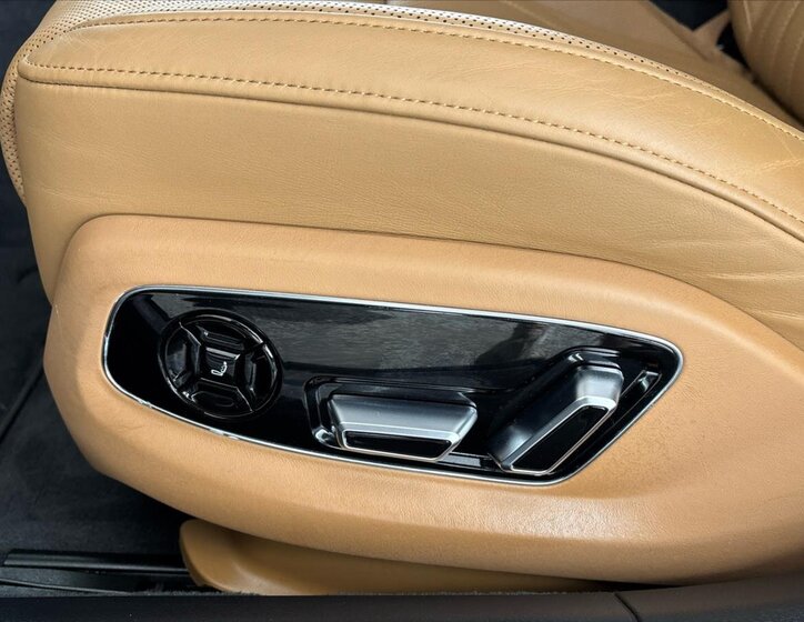 Audi S8 Sedan / Limuzína 4,0 l 420 kw