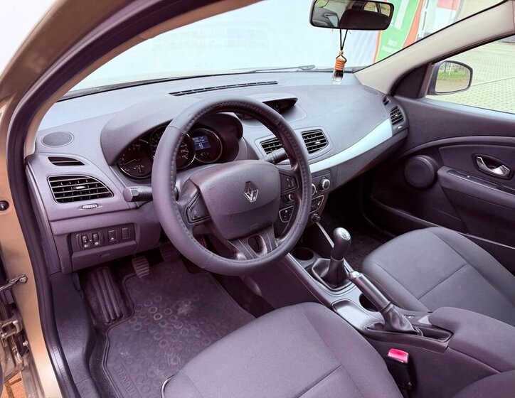 Renault Fluence Sedan / Limuzína 1,6 l 81 kw