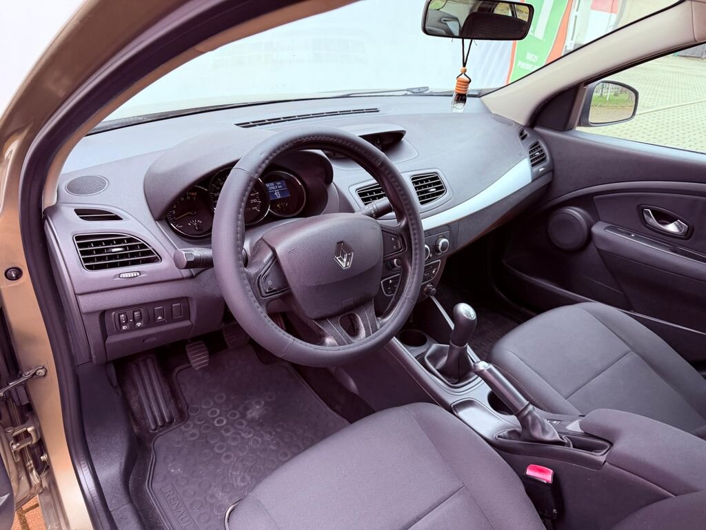 Renault Fluence Sedan / Limuzína 1,6 l 81 kw