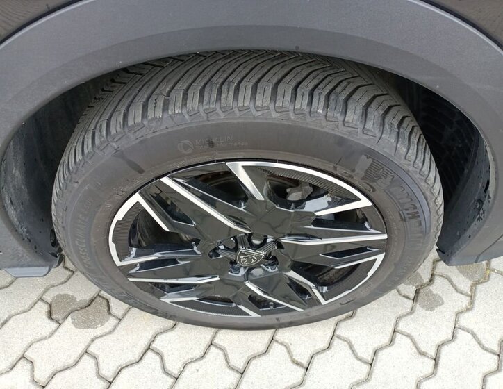 Peugeot 3008 SUV / Terénní 1,2 l 100 kw