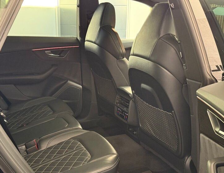 Audi SQ8 9