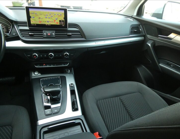 Audi Q5 SUV / Terénní 2,0 l 120 kw