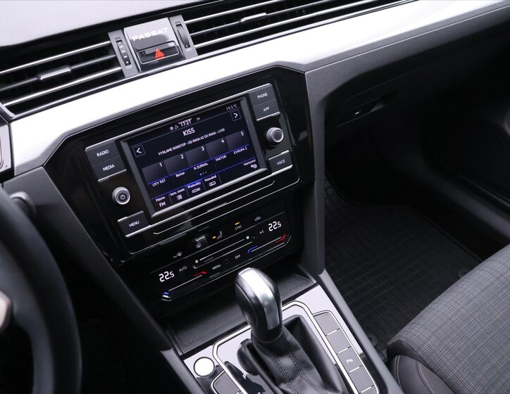 Volkswagen Passat Sedan 1,5 l 110 kw