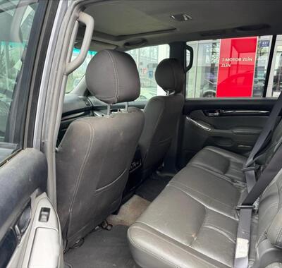 Toyota Land Cruiser 12